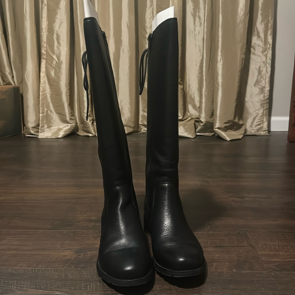 NBW Women’s Sofft Sharnell black leather lace-up boots